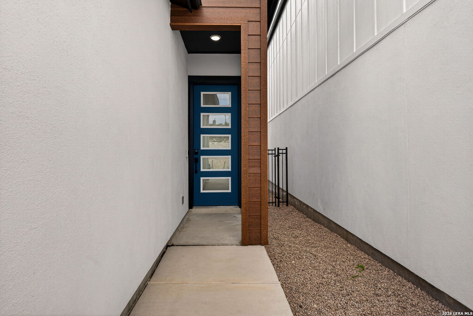 20675 Huebner Road, Unit 527 San Antonio, TX 78258 - Photo 4 of 33 a view of hallway with stairs and a wooden floor