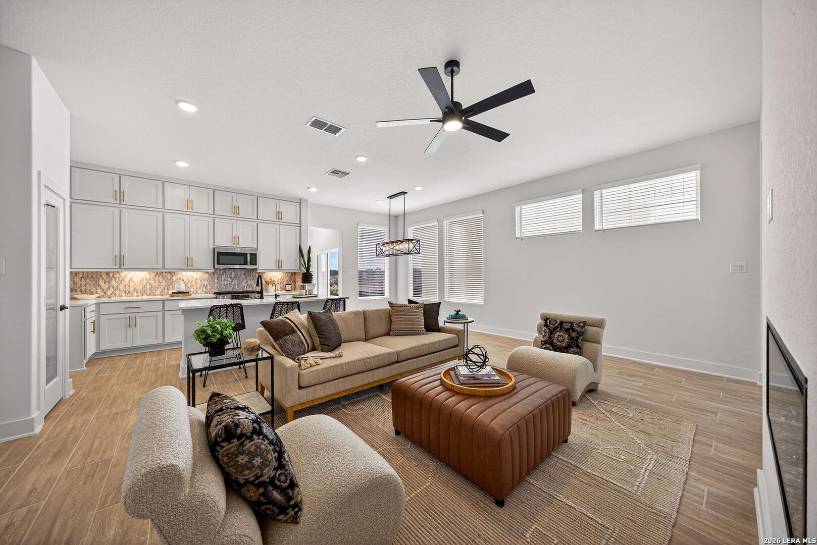 20675 Huebner Road, Unit 527 San Antonio, TX 78258 - Photo 7 of 33 a living room with furniture