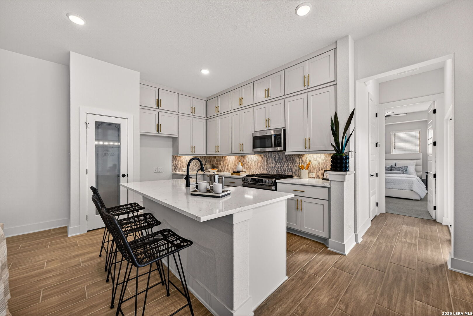 20675 Huebner Road, Unit 527 San Antonio, TX 78258 - Photo 10 of 33 a kitchen with white cabinets and appliances