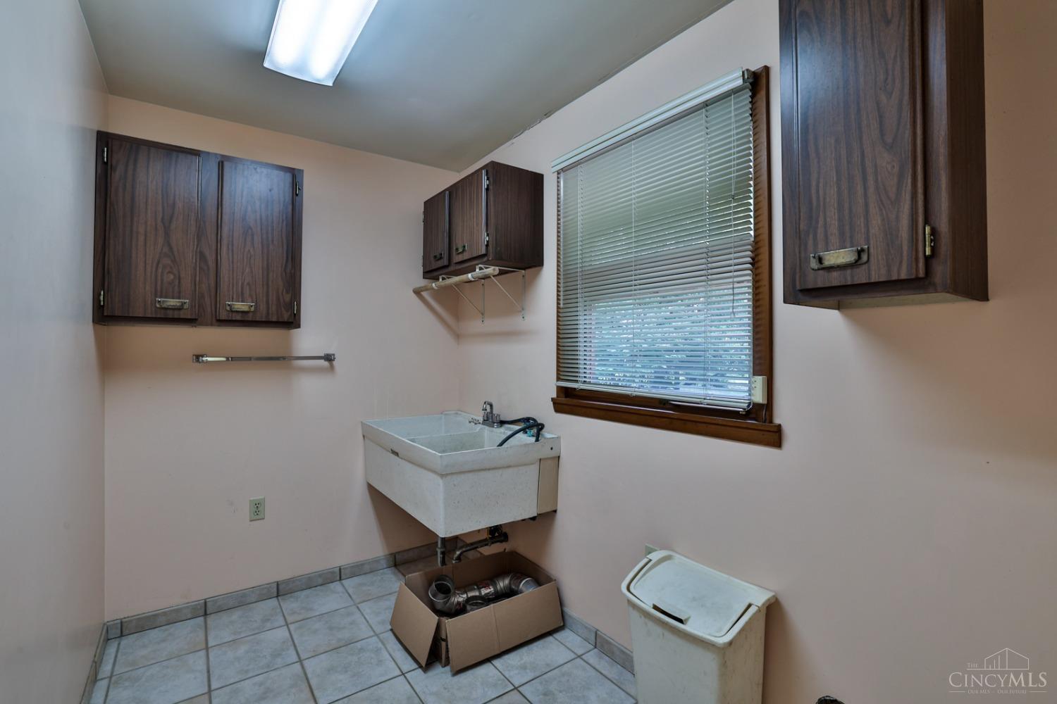 11850 Bay Road Harrison, OH 45030 - Photo 31 of 50 1st floor laundry!