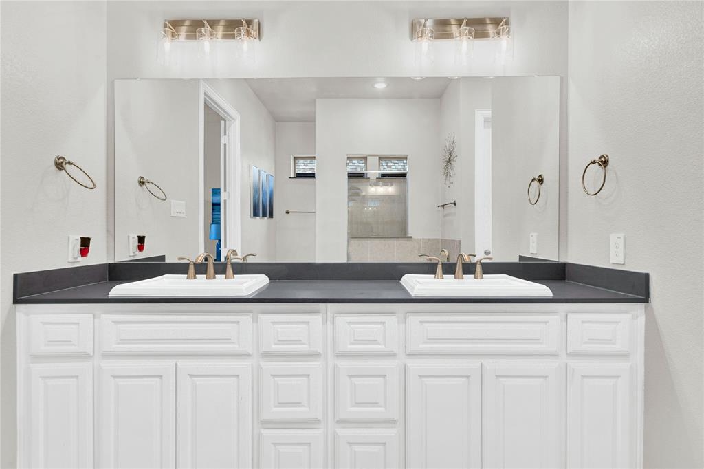 616 Windy Ridge Lane Rockwall, TX 75087 - Photo 10 of 25 a bathroom with double sink and a mirror