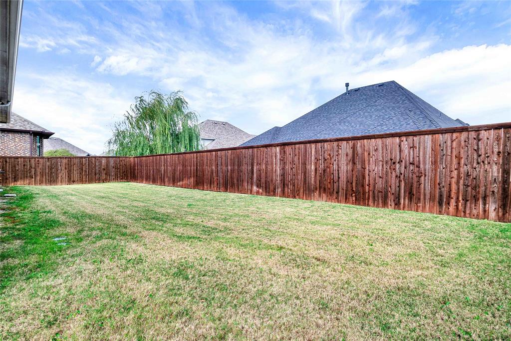 616 Windy Ridge Lane Rockwall, TX 75087 - Photo 23 of 25 a backyard of a house with lots of green space