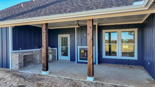$425,000 | 3 Quater Loop, Poolville, TX 76487