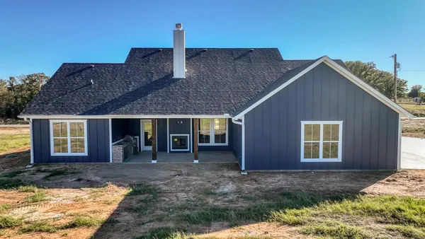 $425,000 | 3 Quater Loop, Poolville, TX 76487
