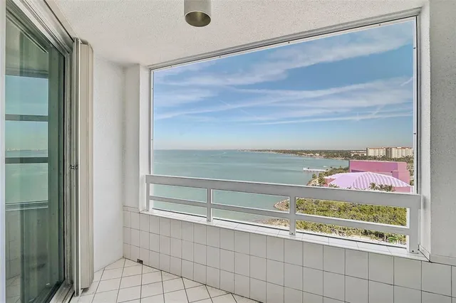 $1,990,000 | 988 Boulevard Of The Arts, Unit 1517, Sarasota, FL 34236