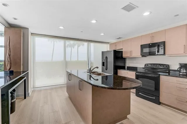 $1,990,000 | 988 Boulevard Of The Arts, Unit 1517, Sarasota, FL 34236