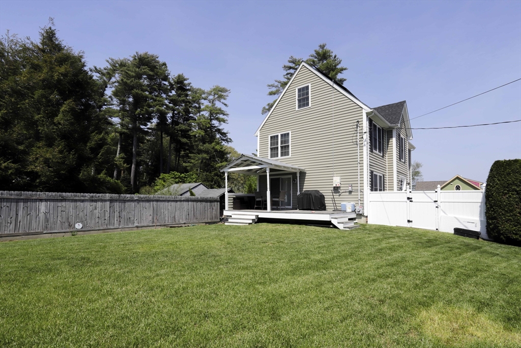 17 David Street Acushnet, MA 02743 - Photo 5 of 37