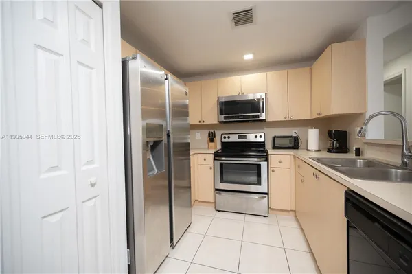 $379,000 | 6420 Northwest 114th Avenue, Unit 1332, Doral, FL 33178