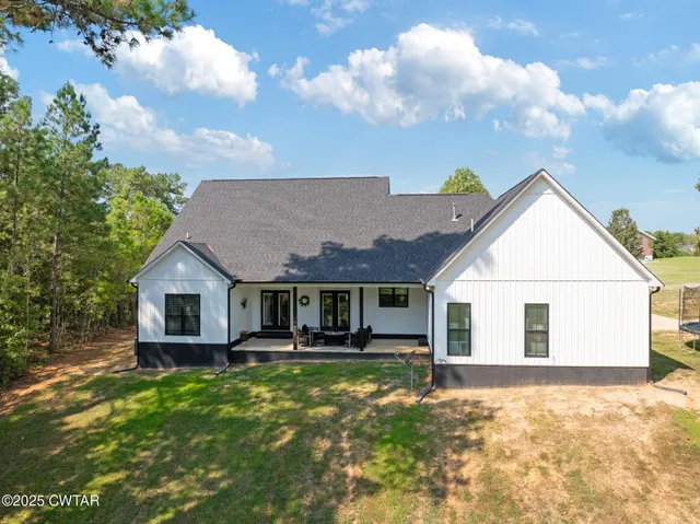 a view of a house with a backyard