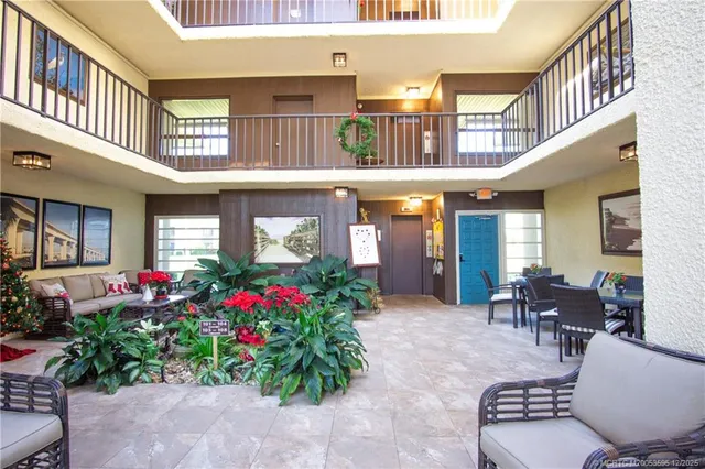 $300,000 | 1800 Southeast St Lucie Boulevard, Unit 10305, Stuart, FL 34996
