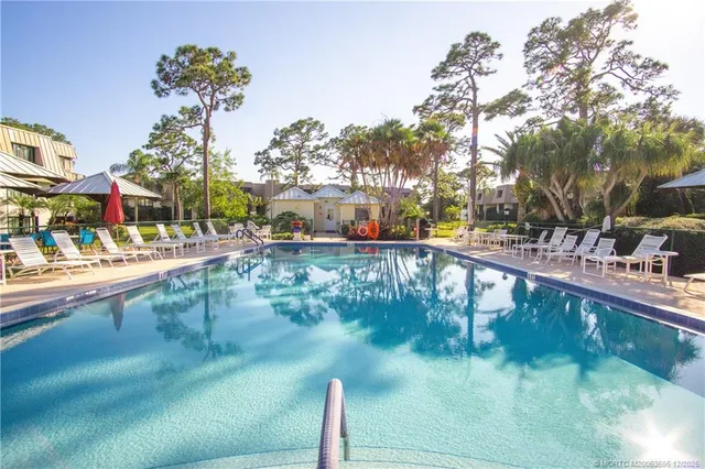 $300,000 | 1800 Southeast St Lucie Boulevard, Unit 10305, Stuart, FL 34996