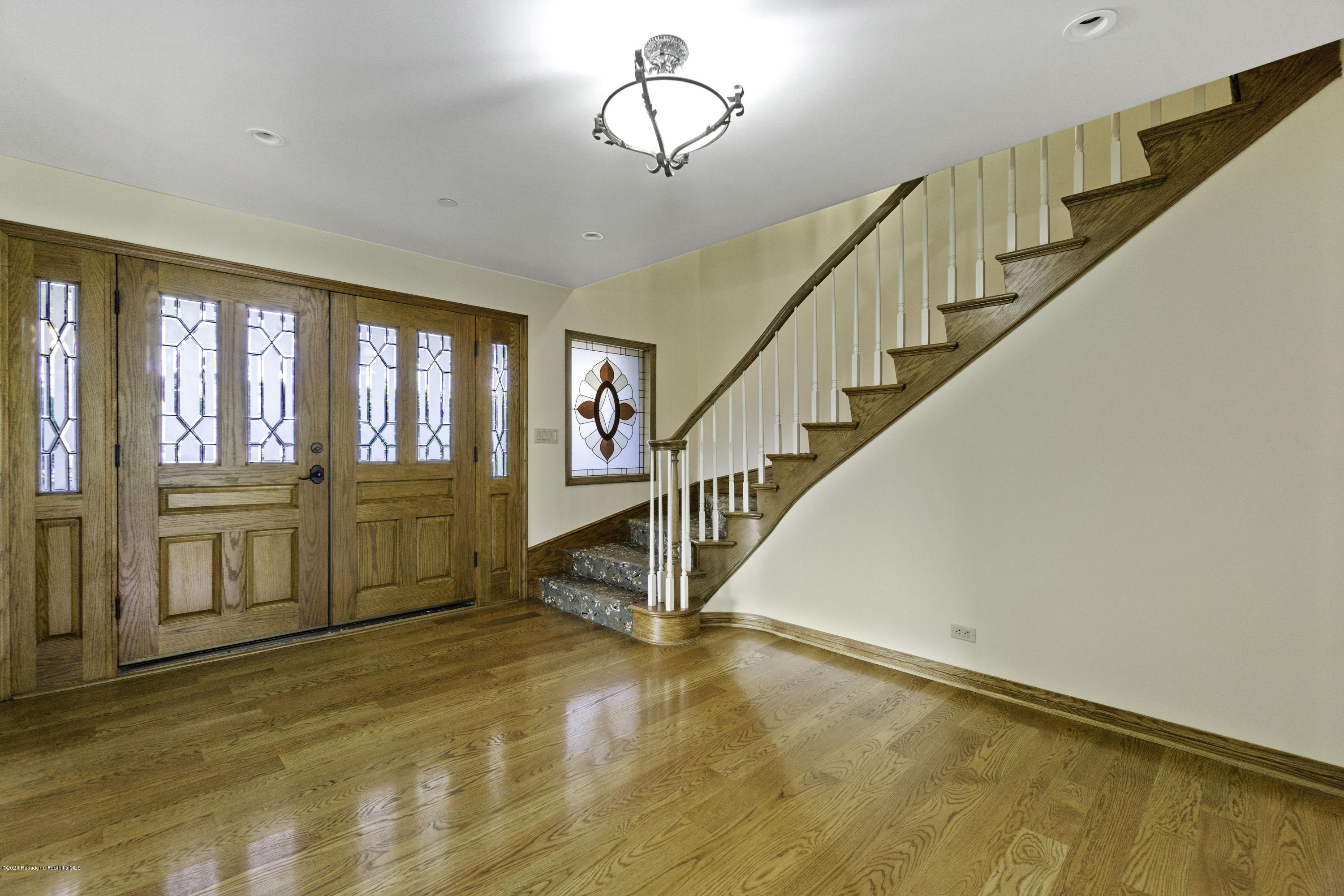 108 Coventry Place Glendale, CA 91206 - Photo 11 of 54 25