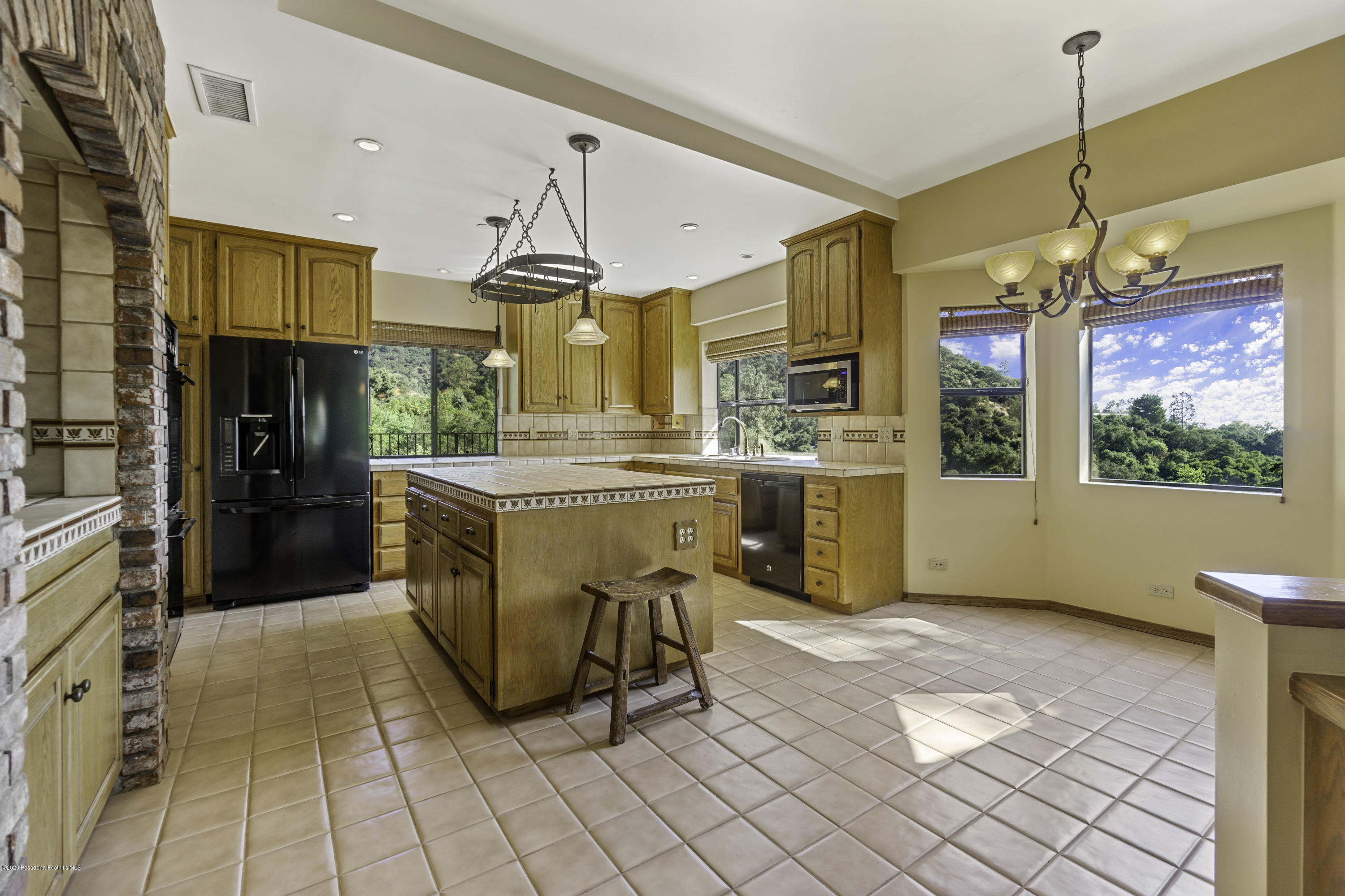 108 Coventry Place Glendale, CA 91206 - Photo 14 of 54 11