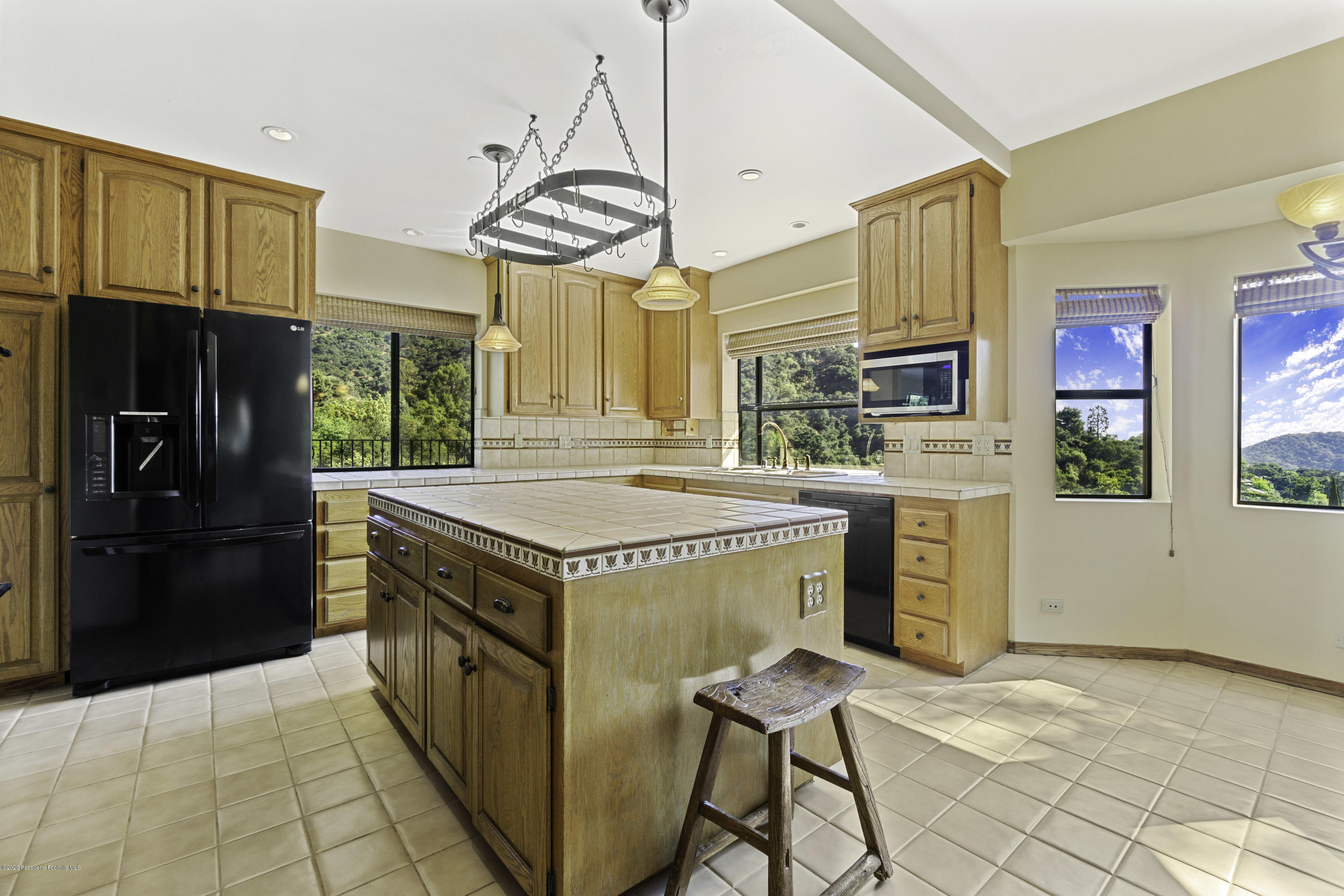 108 Coventry Place Glendale, CA 91206 - Photo 15 of 54 12