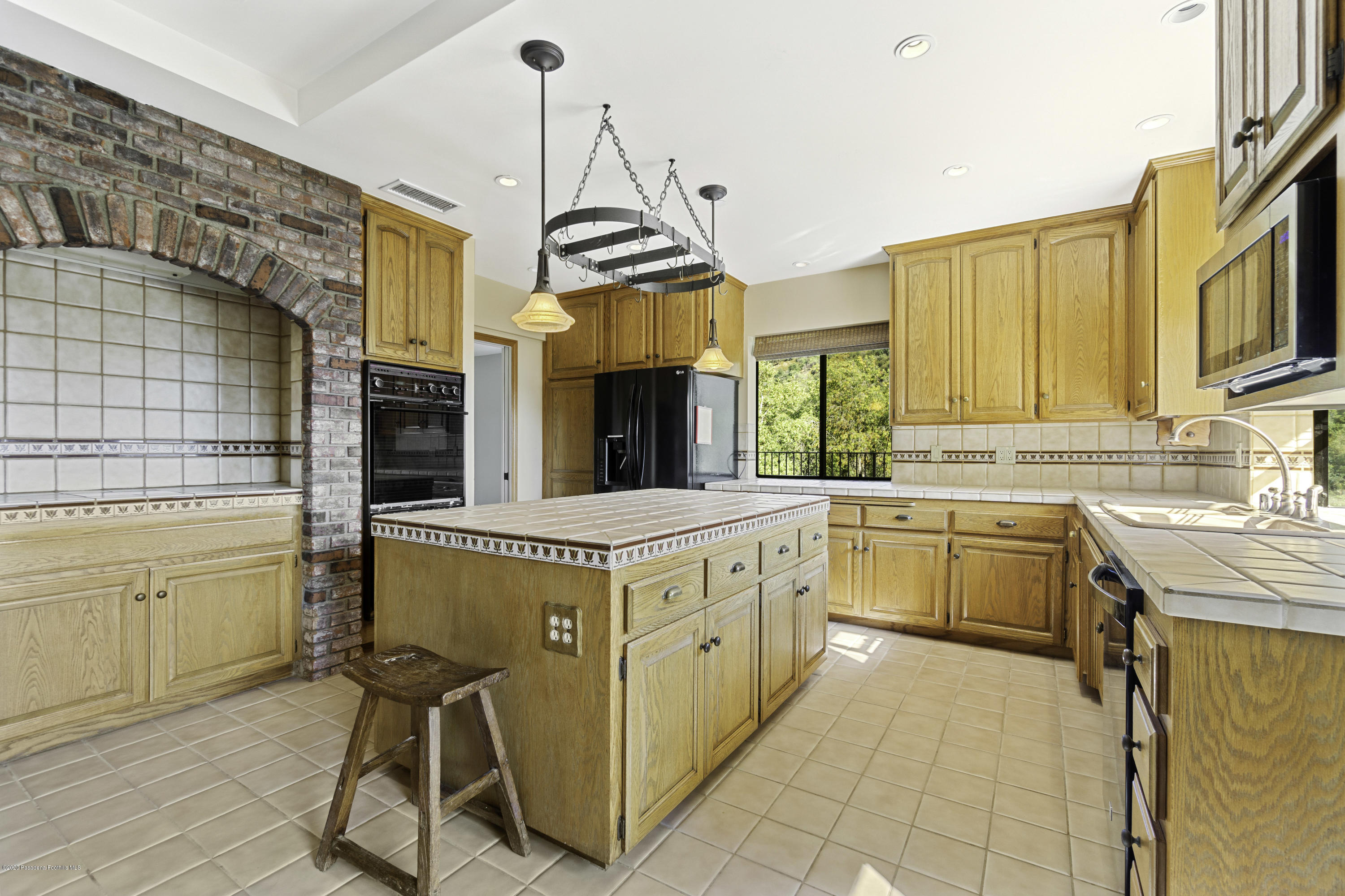 108 Coventry Place Glendale, CA 91206 - Photo 17 of 54 14