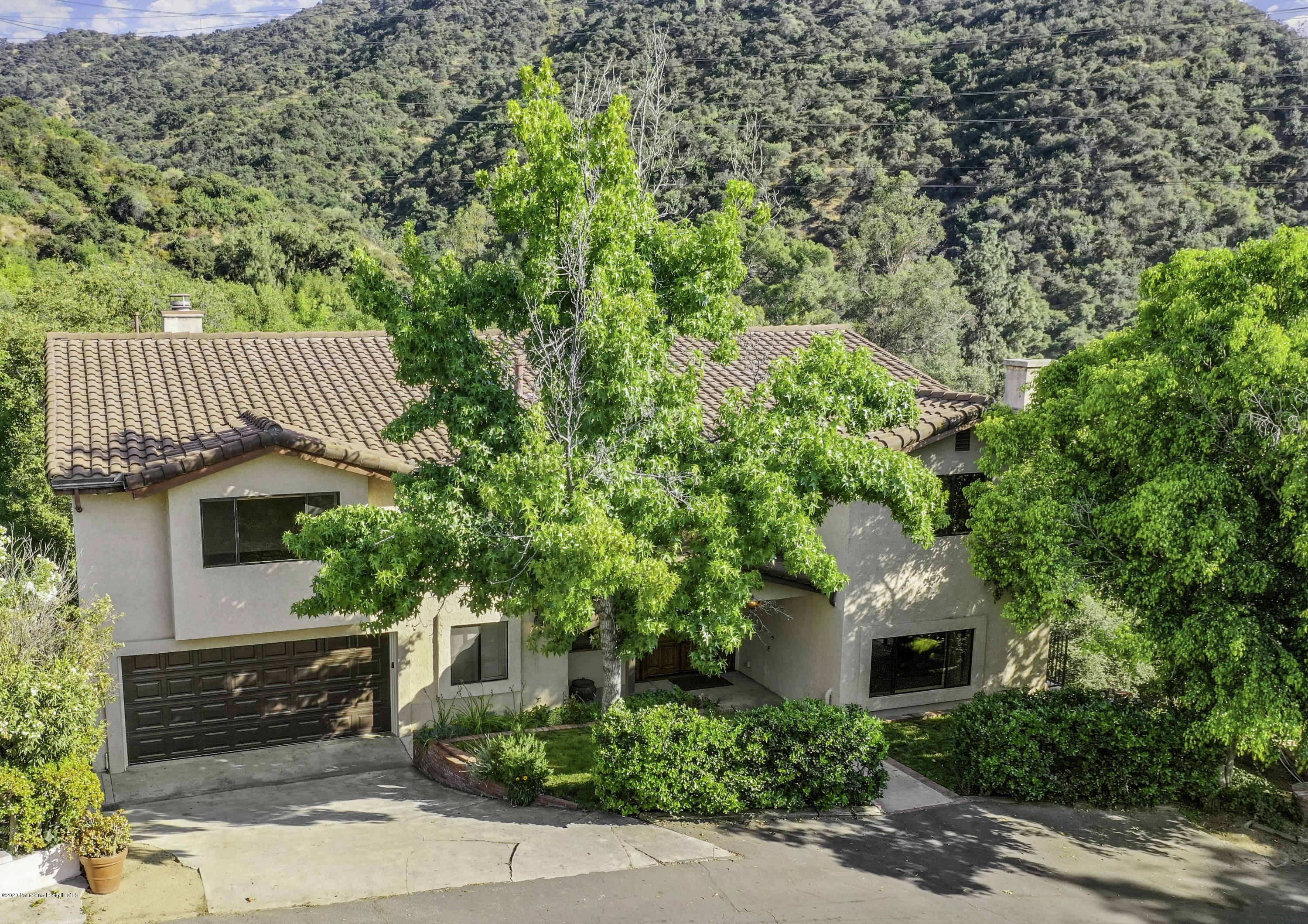 108 Coventry Place Glendale, CA 91206 - Photo 3 of 54 2