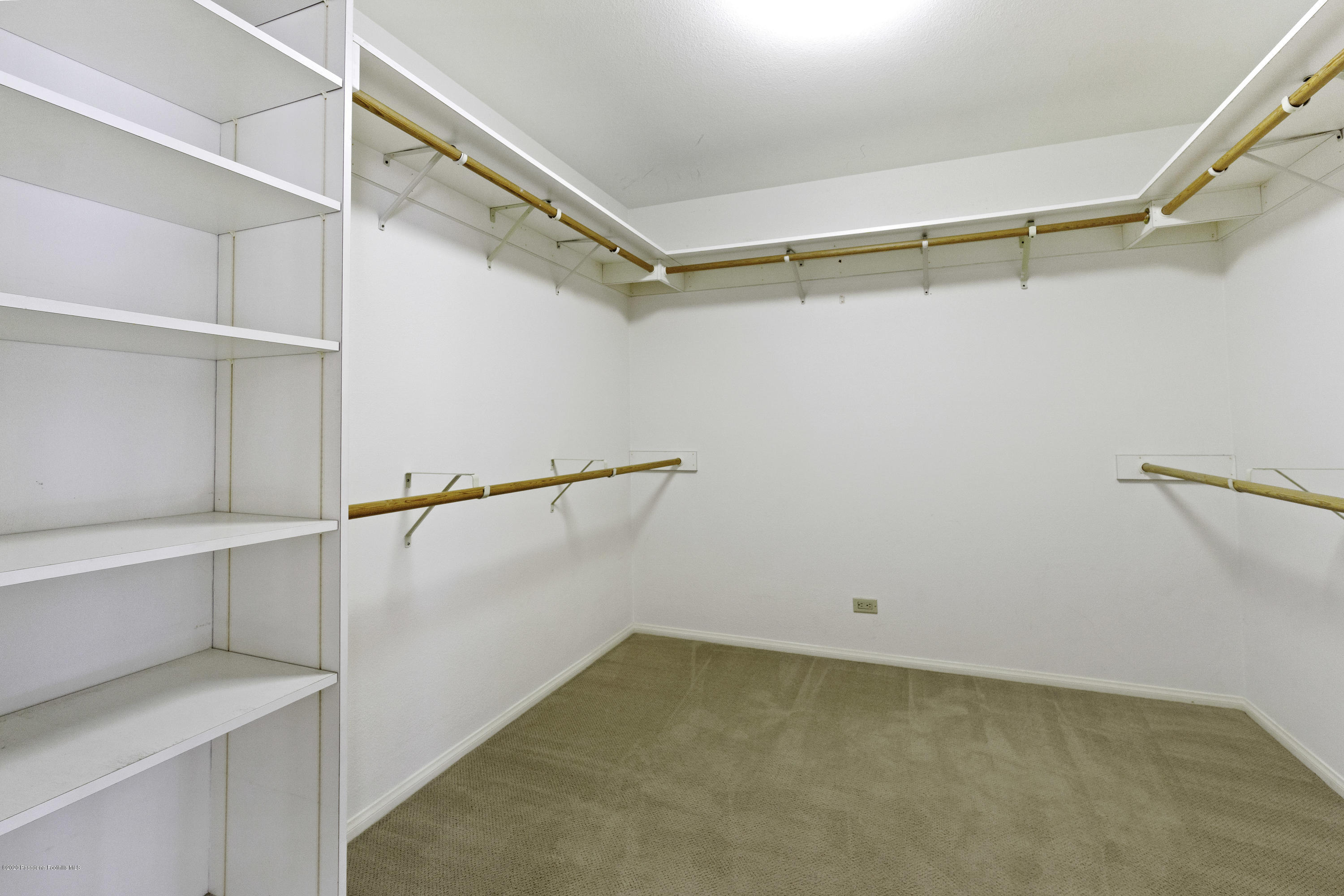 108 Coventry Place Glendale, CA 91206 - Photo 27 of 54 31