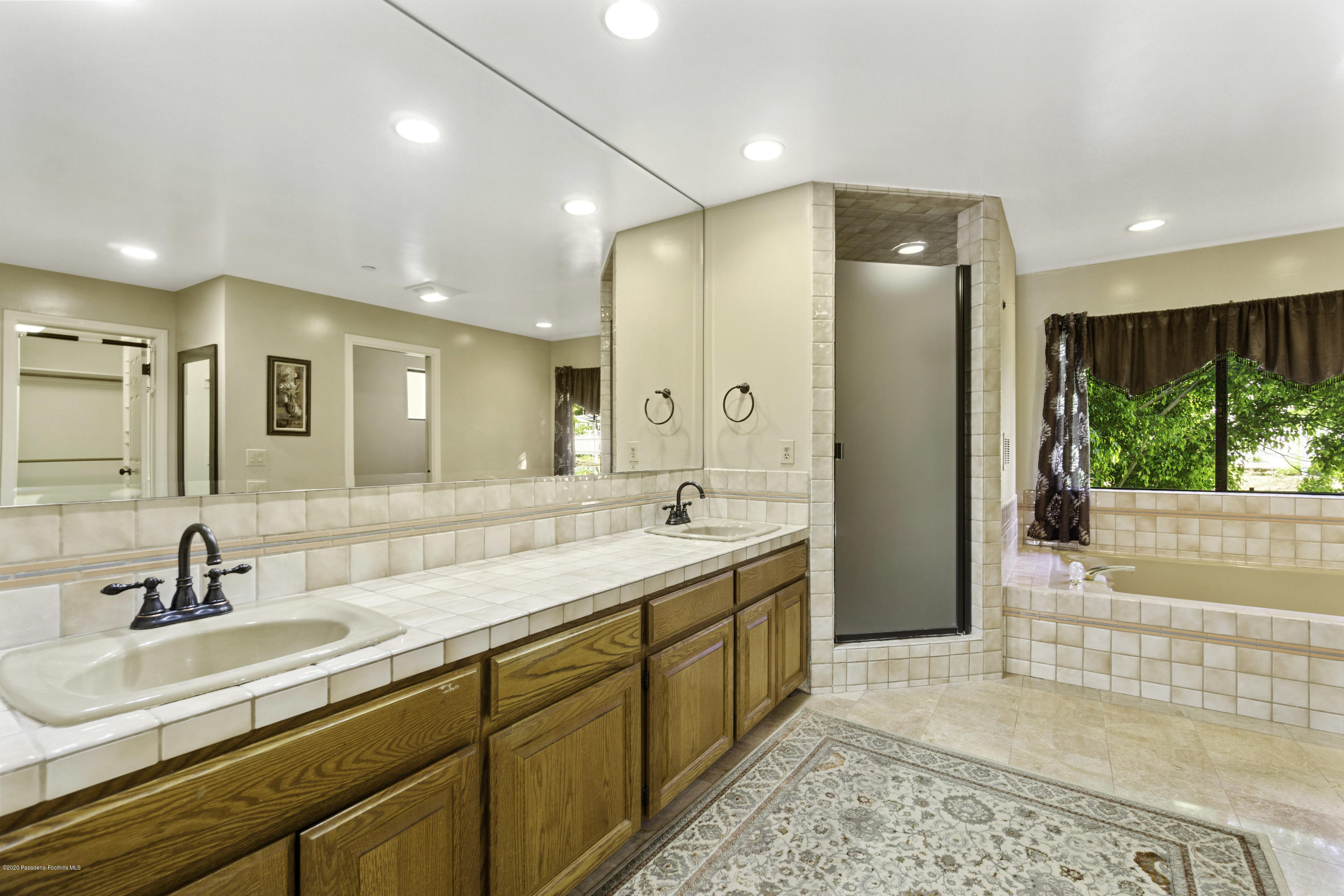 108 Coventry Place Glendale, CA 91206 - Photo 28 of 54 32