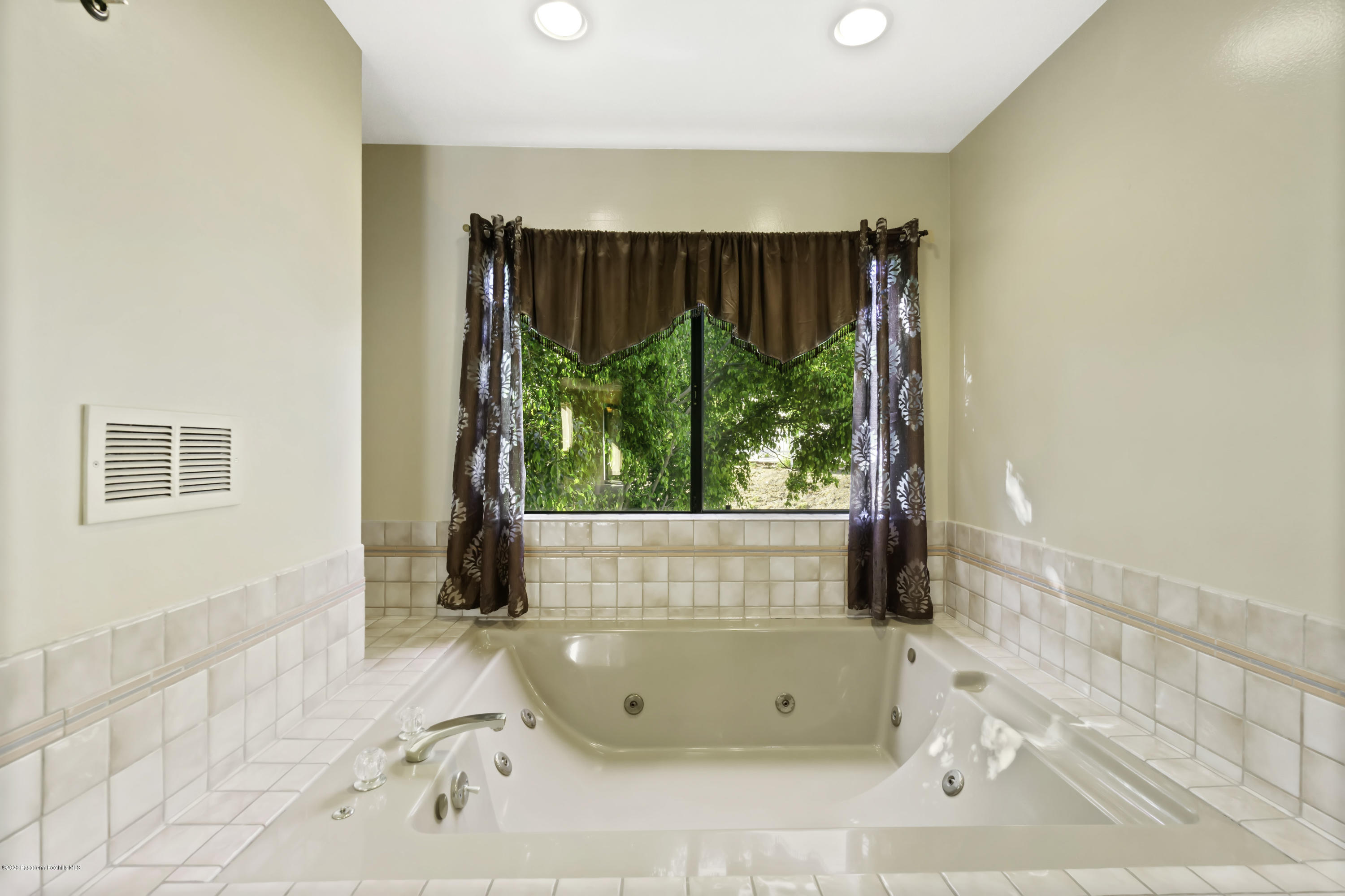 108 Coventry Place Glendale, CA 91206 - Photo 30 of 54 34