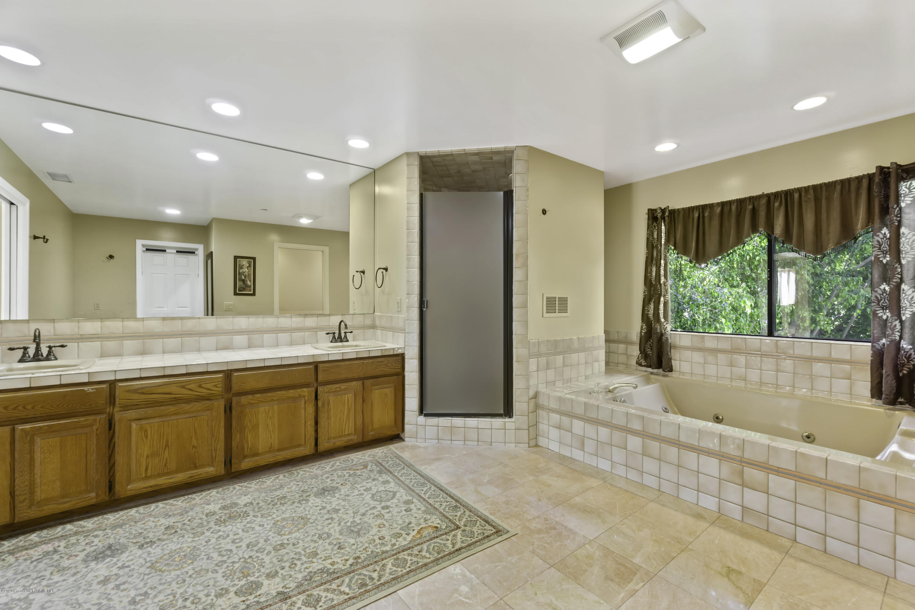 108 Coventry Place Glendale, CA 91206 - Photo 31 of 54 35