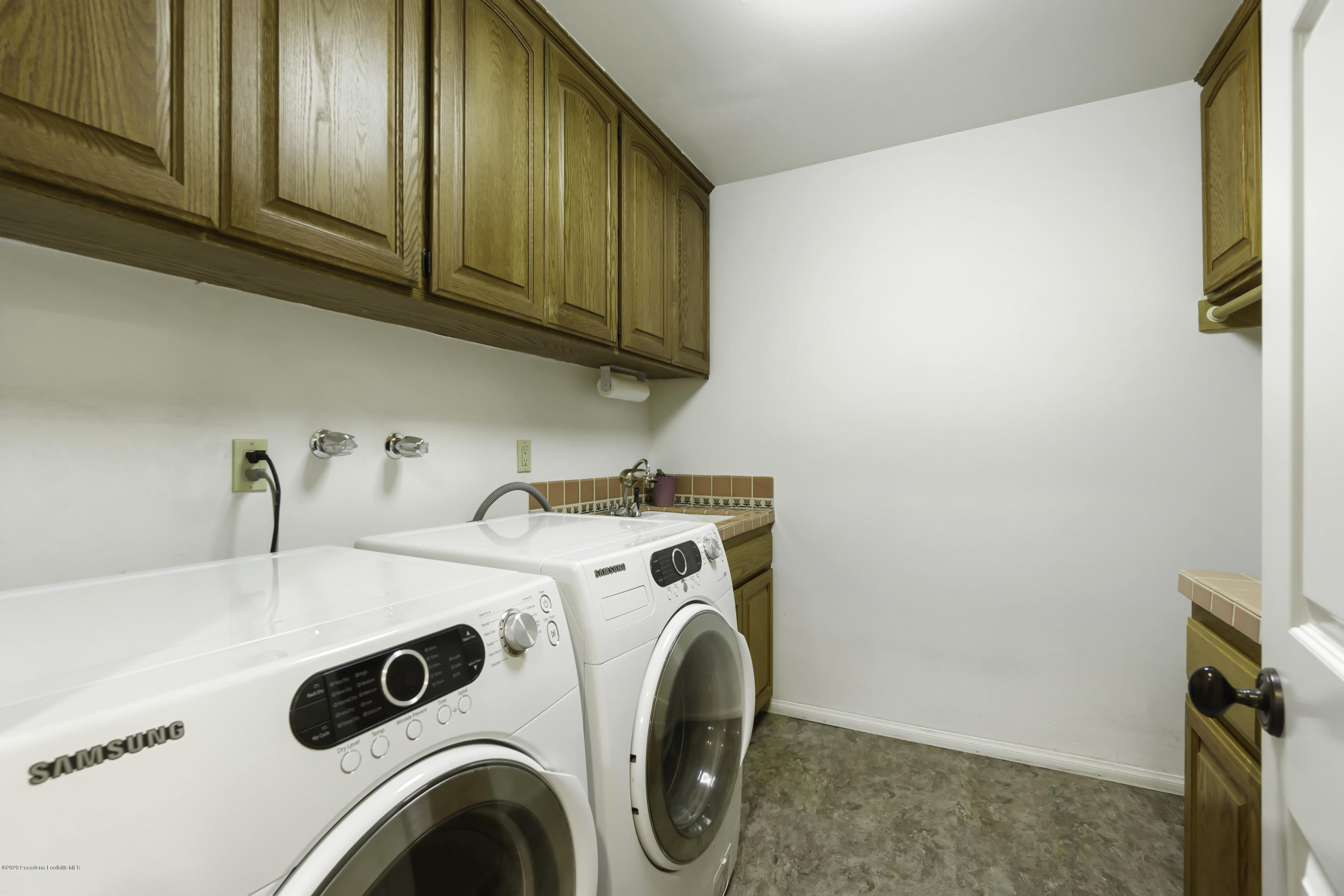 108 Coventry Place Glendale, CA 91206 - Photo 36 of 54 41