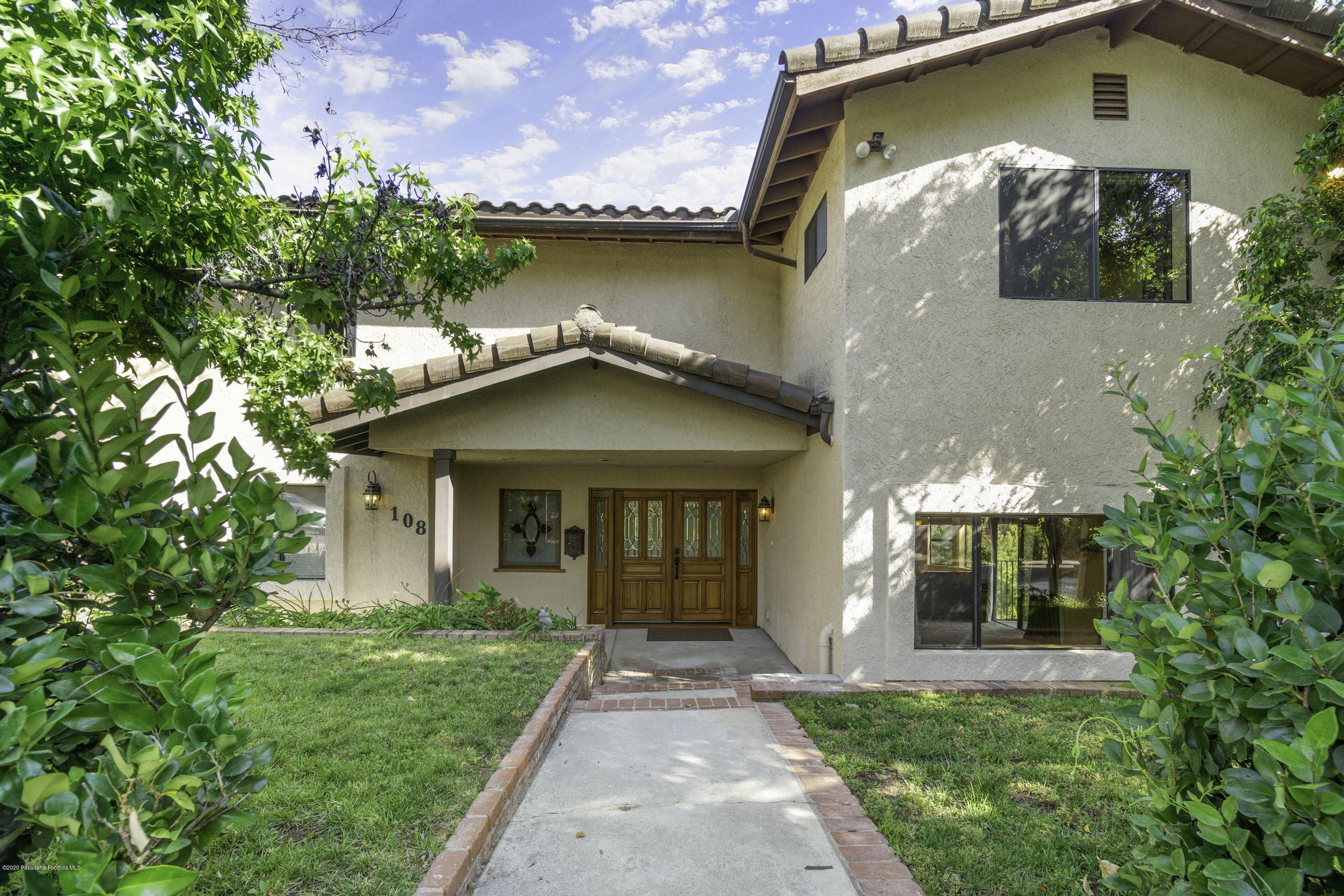 108 Coventry Place Glendale, CA 91206 - Photo 5 of 54 4