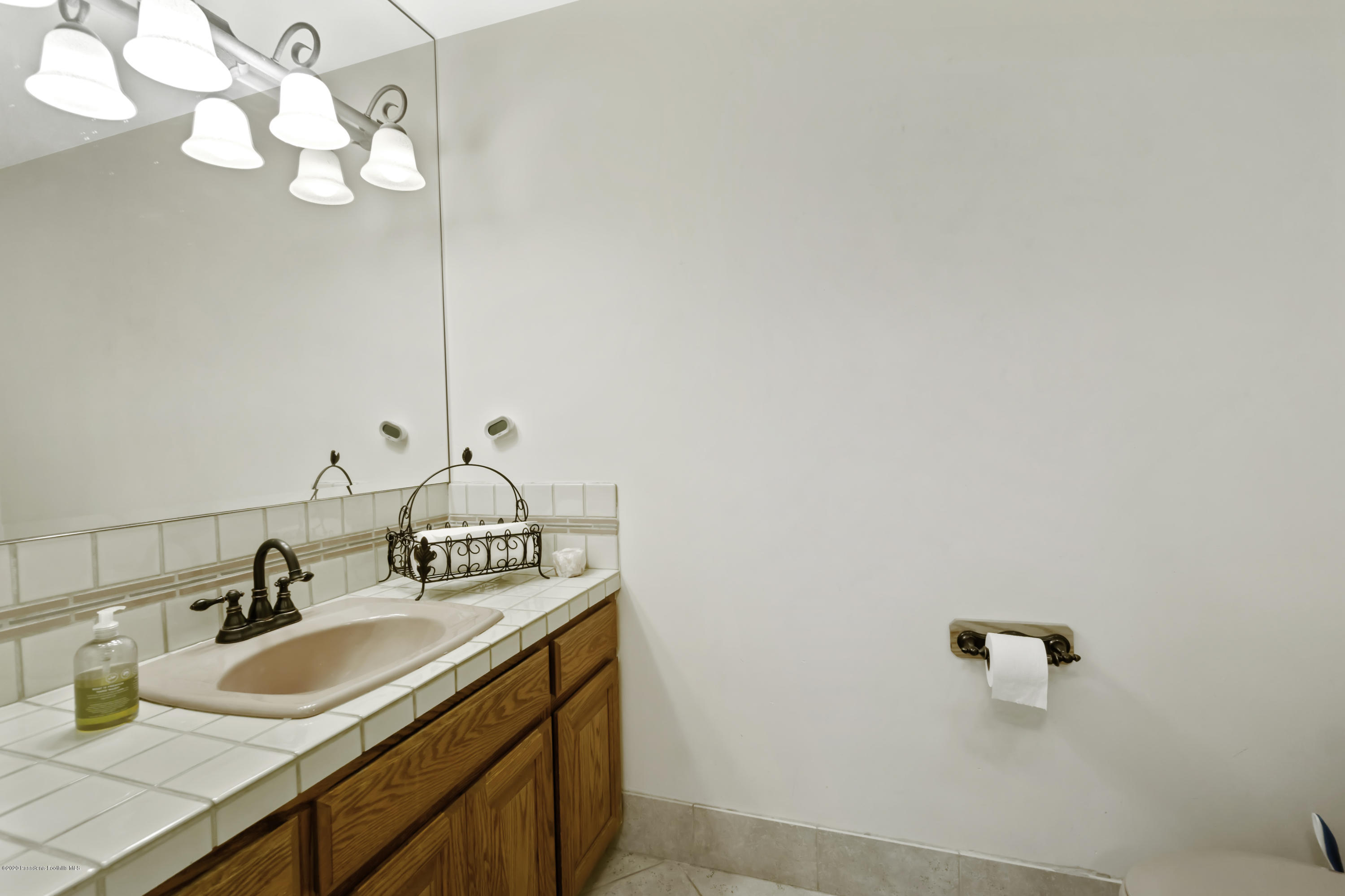 108 Coventry Place Glendale, CA 91206 - Photo 53 of 54 61