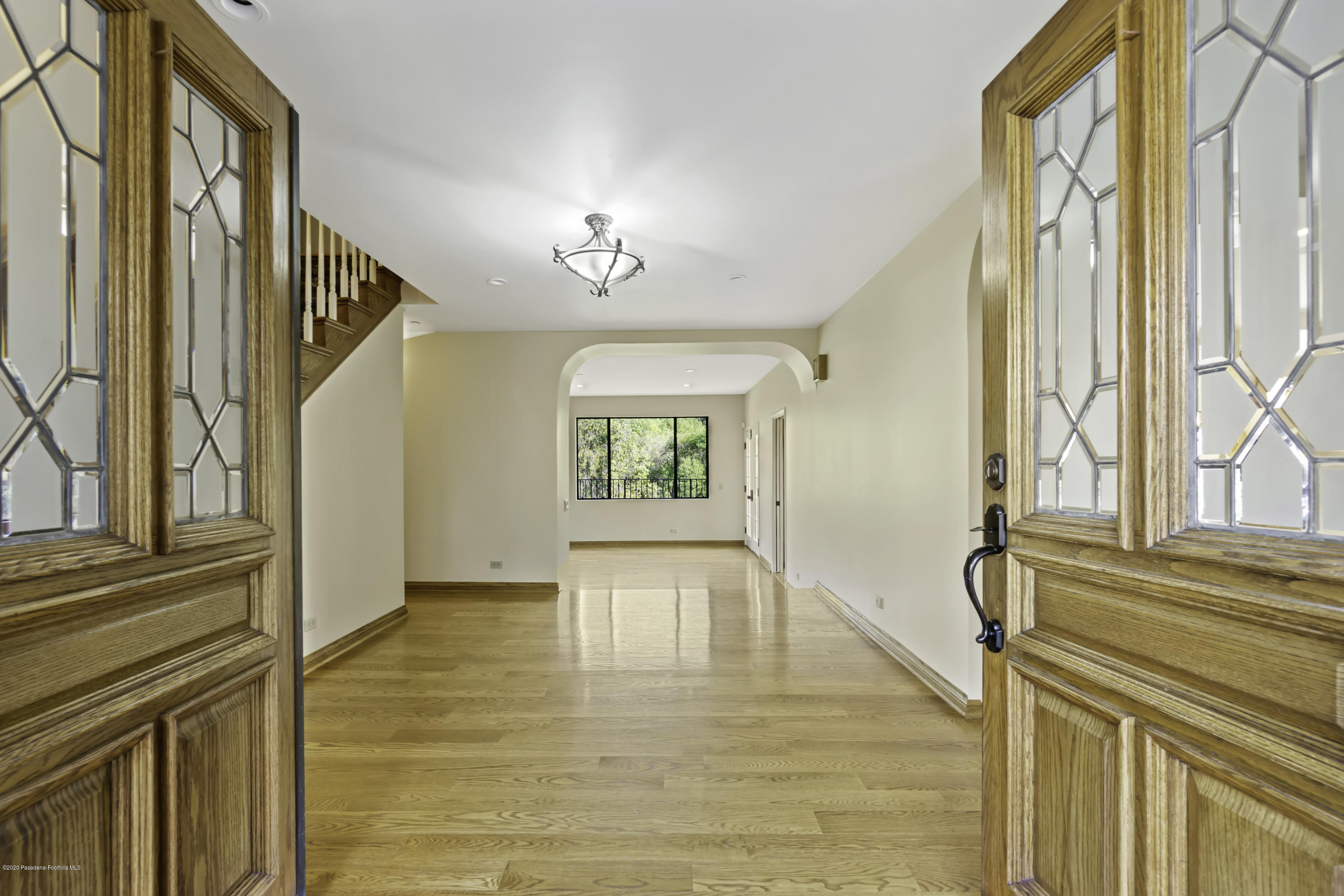 108 Coventry Place Glendale, CA 91206 - Photo 9 of 54 27