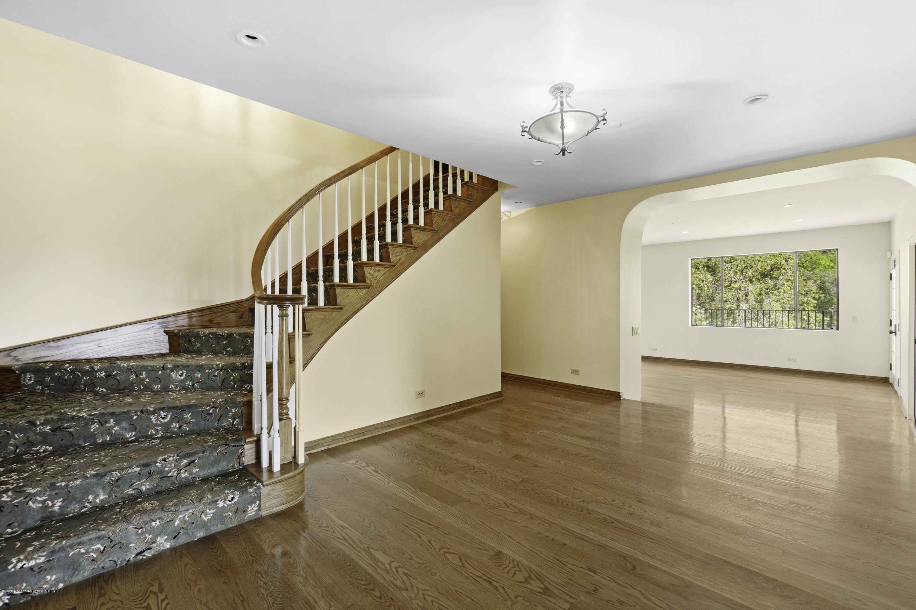 108 Coventry Place Glendale, CA 91206 - Photo 10 of 54 26