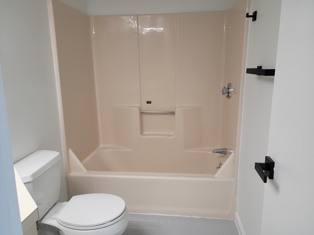 3399 Post Road, Unit 27 Warwick, RI 02886 - Photo 21 of 36 Master Bathroom with full tub enclosure