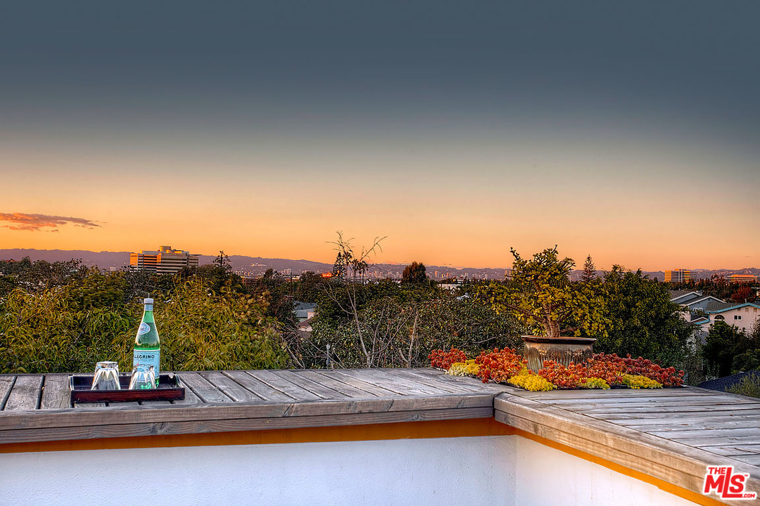 5812 Compass Drive Los Angeles, CA 90045 - Photo 2 of 20