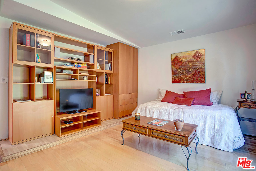 5812 Compass Drive Los Angeles, CA 90045 - Photo 17 of 20