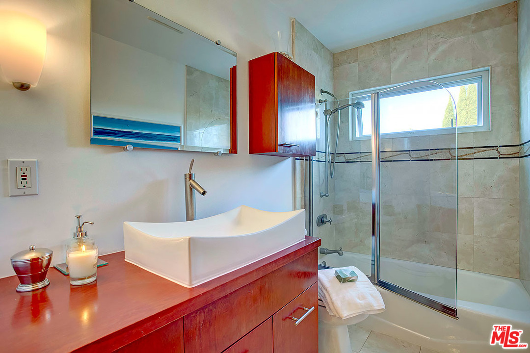 5812 Compass Drive Los Angeles, CA 90045 - Photo 18 of 20