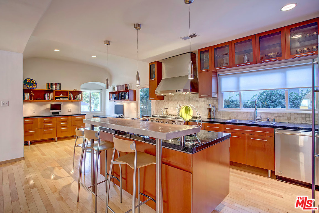 5812 Compass Drive Los Angeles, CA 90045 - Photo 7 of 20