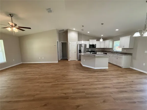 $1,975 | 10426 Southwest 133 Avenue, Dunnellon, FL 34432