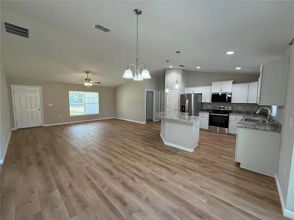 $1,975 | 10426 Southwest 133 Avenue, Dunnellon, FL 34432