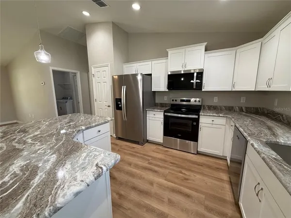 $1,975 | 10426 Southwest 133 Avenue, Dunnellon, FL 34432