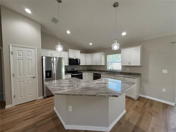 $1,975 | 10426 Southwest 133 Avenue, Dunnellon, FL 34432