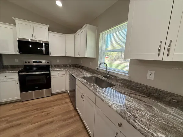 $1,975 | 10426 Southwest 133 Avenue, Dunnellon, FL 34432