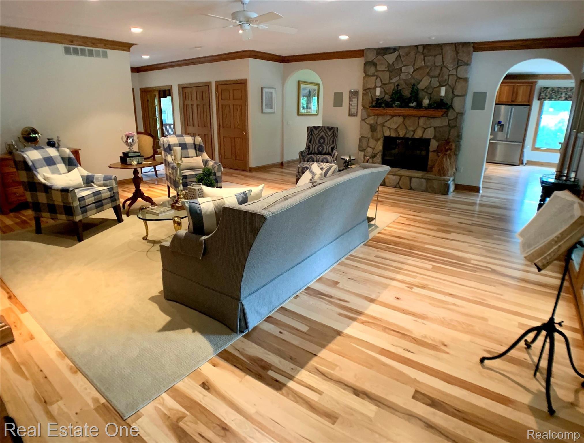 2739 Norton Lawn Street Rochester, MI 48307 - Photo 22 of 47 19.jpg