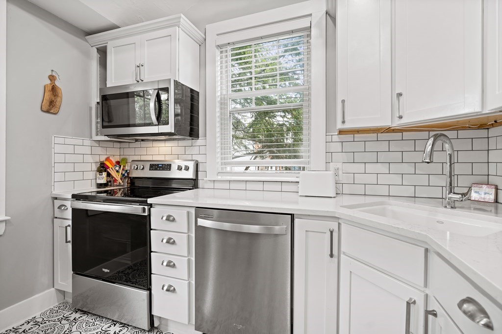 26 Thomas Road Swampscott, MA 01907 - Photo 11 of 30 Gallery Image 11