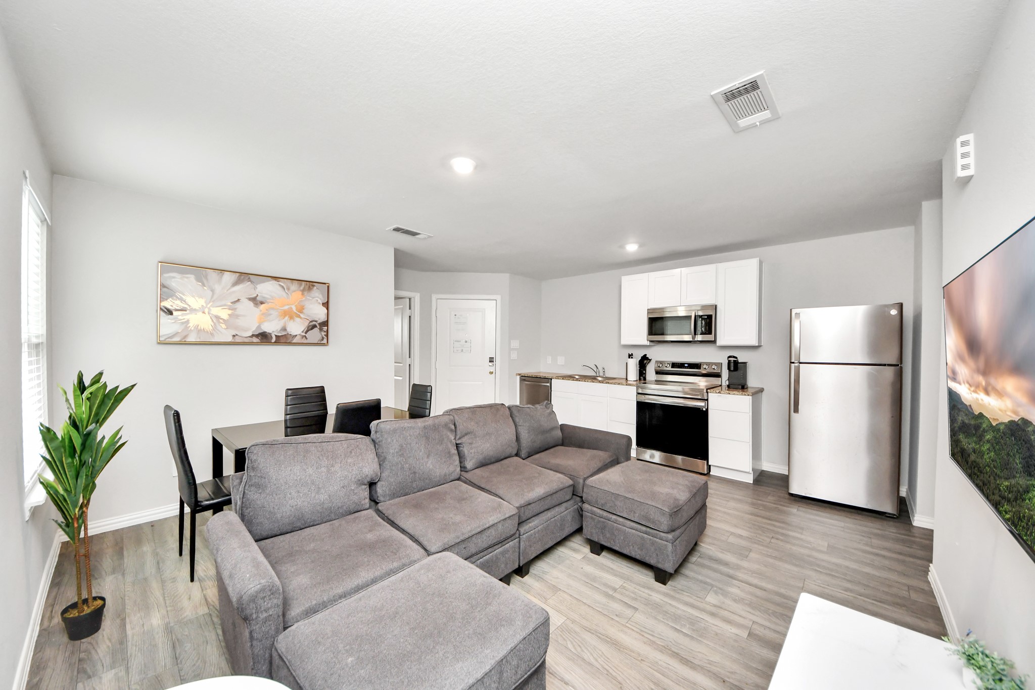 9027 Madera Road, Unit B Houston, TX 77078 - Photo 2 of 50