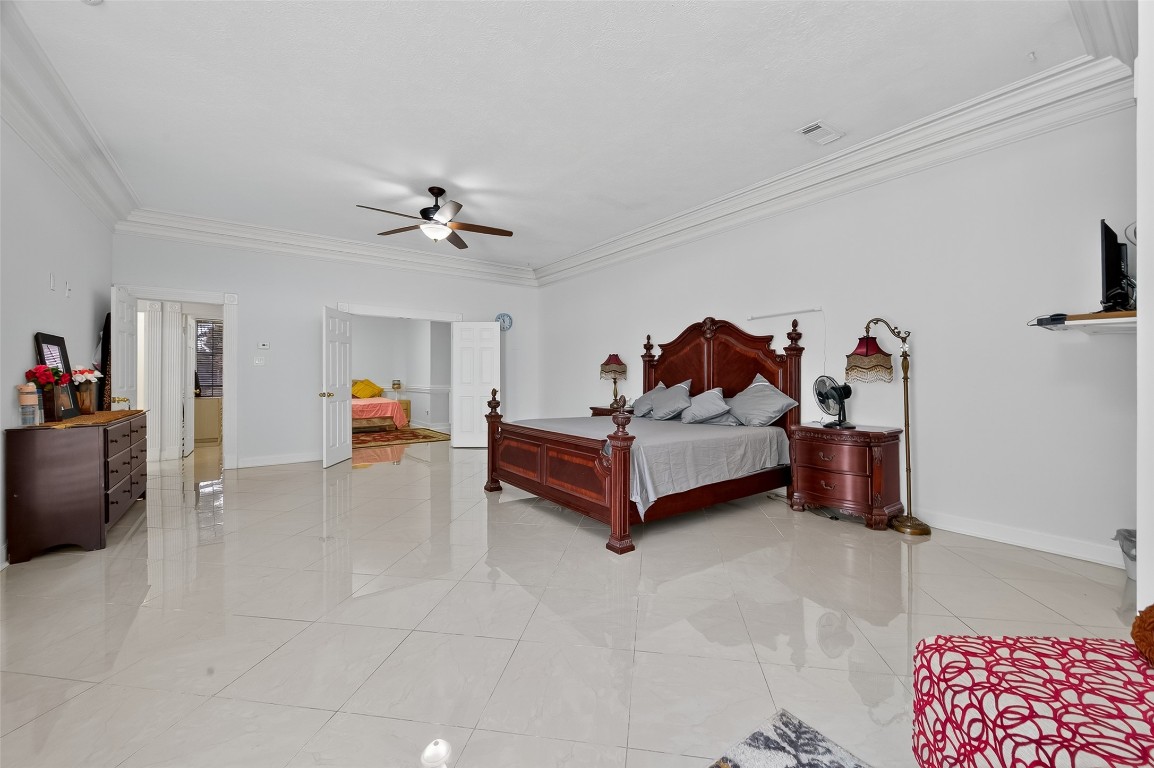 17318 Rothko Lane Spring, TX 77379 - Photo 18 of 46 a living room with furniture and a couch