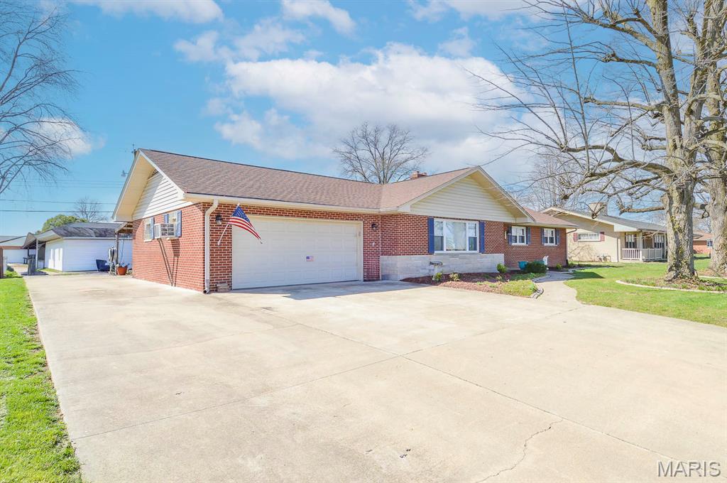 270 Charles Street Red Bud, IL 62278 - Photo 2 of 46
