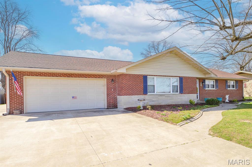 270 Charles Street Red Bud, IL 62278 - Photo 3 of 46