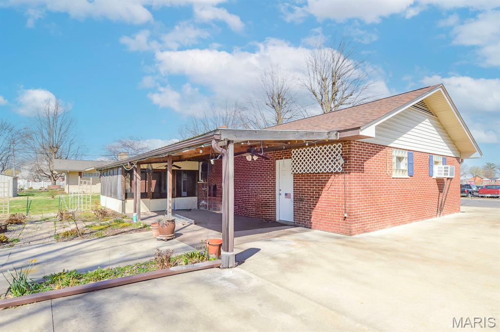 270 Charles Street Red Bud, IL 62278 - Photo 8 of 46