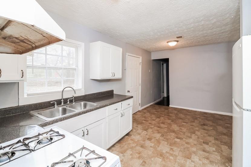 491 Bolton Road Northwest Atlanta, GA 30331 - Photo 3 of 8