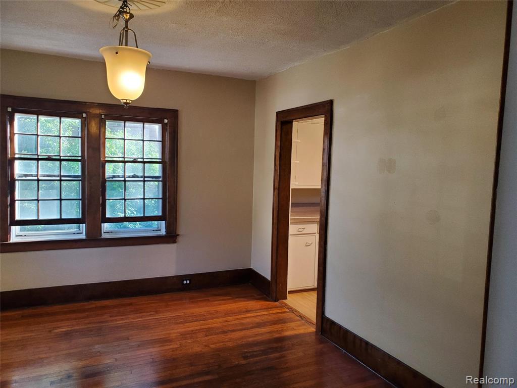 358 West Iroquois Road Pontiac, MI 48341 - Photo 8 of 29