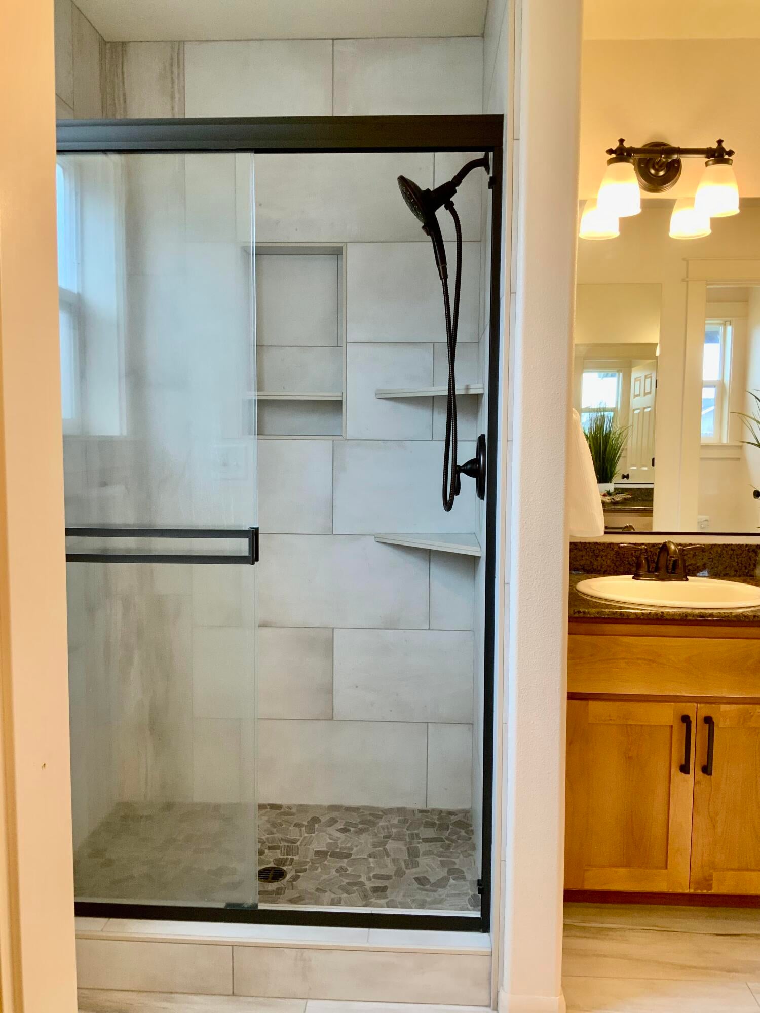 575 Barton Road Eagle Point, OR 97524 - Photo 13 of 26 Master Bath