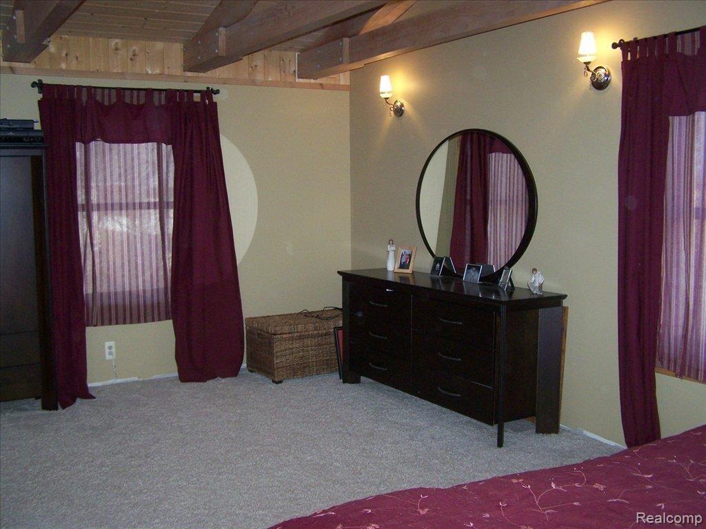 2530 South Bull Run Road Fowlerville, MI 48836 - Photo 8 of 20 MASTER BEDROOM